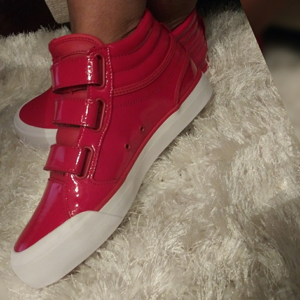 NWOT: DC Shoes Women's Evan Hi V SE High Top Shoes